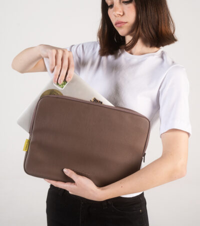 Funda Sauco 15.6″